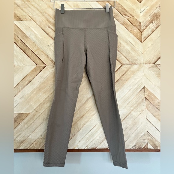 Athleta Salutation Stash Pocket 7/8 High-Waisted Leggings - Picture 3 of 6